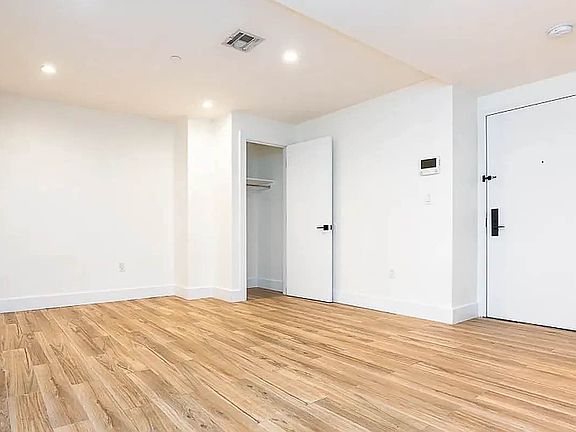3rd image of 1503 Jefferson Ave #1F