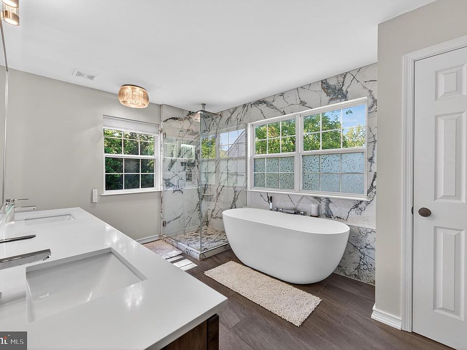 1st image of 452 Larkspur Ln