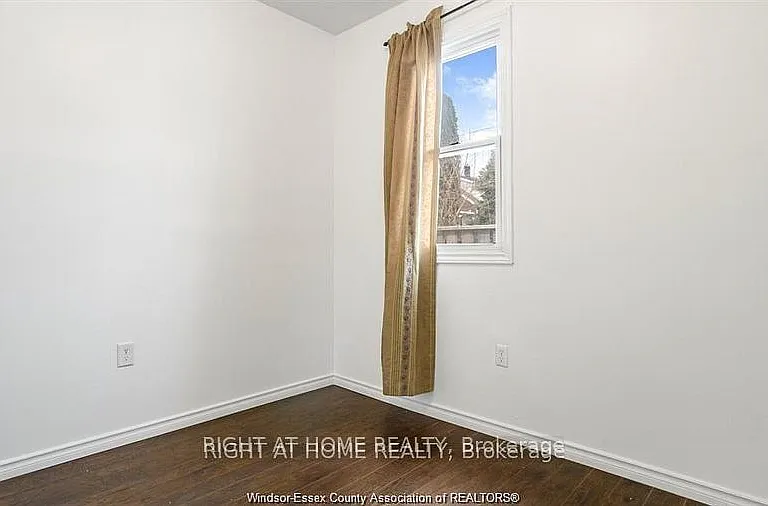 762 Aylmer Ave E — Photo 10