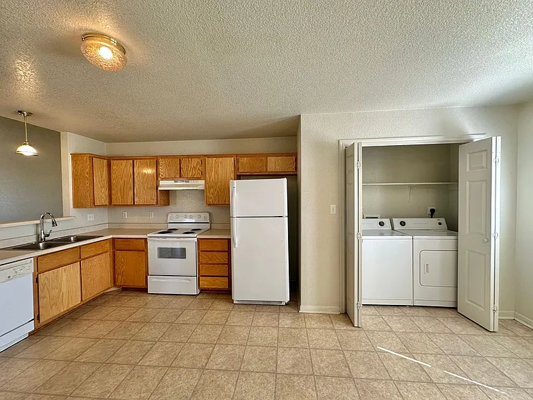 3806 Pecos Dr — Photo 8