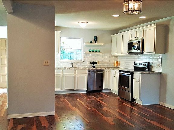 5th image of 2402 Beverly Dr