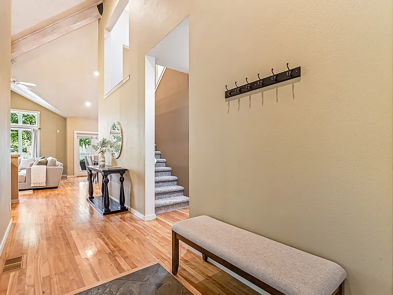 246 W Colchester Dr — Photo 9