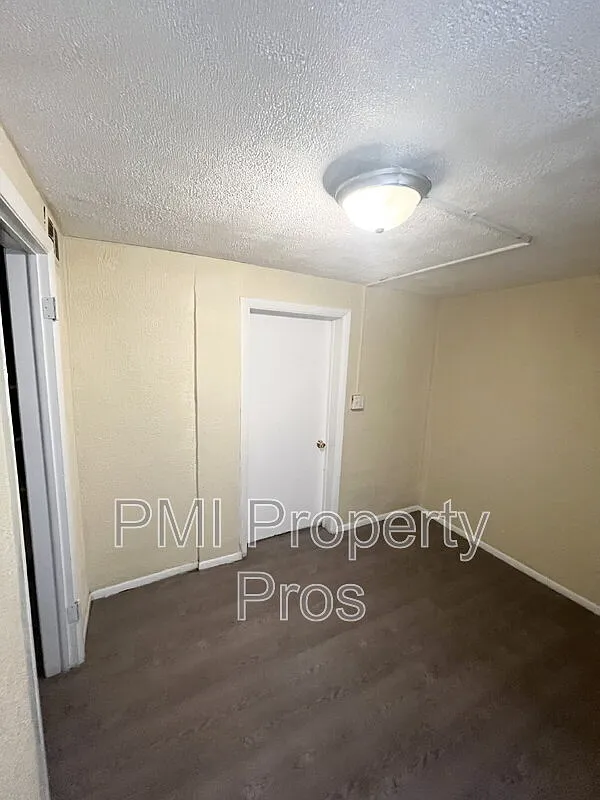 2 bed, 1.0 bath, $1,000 — Photo 1