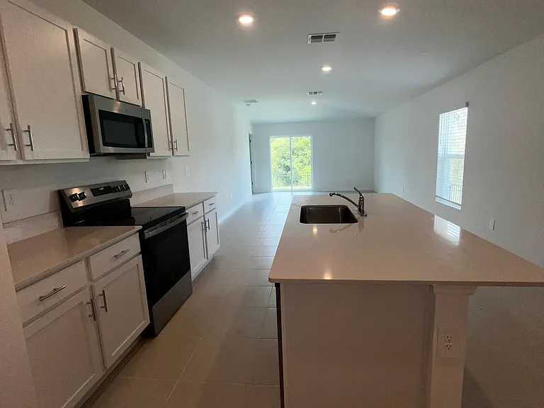 7702 Abagail Dr — Photo 16