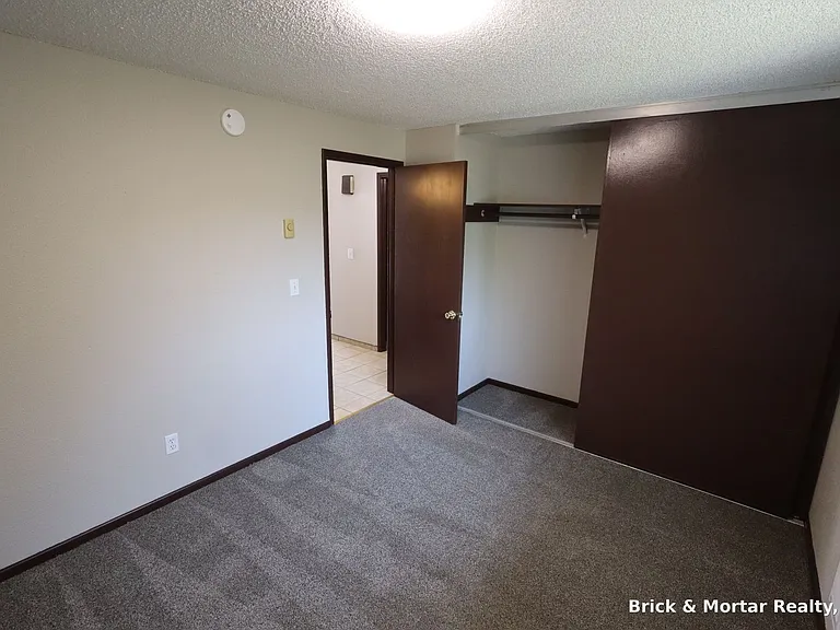 368 S 2nd St — Photo 9