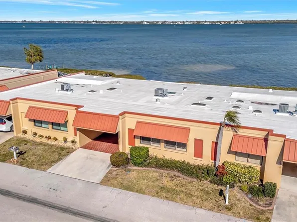 3893 Catalina Dr, Bradenton, FL 34210