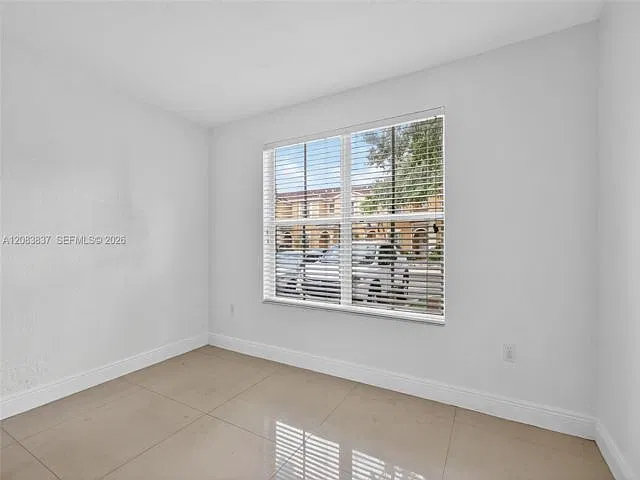 3 bed, 2.5 bath, $2,950 — Photo 2