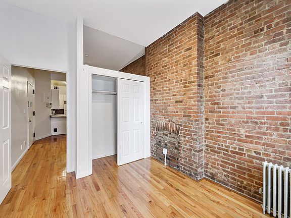 4th image of 449 W 48th St #1E