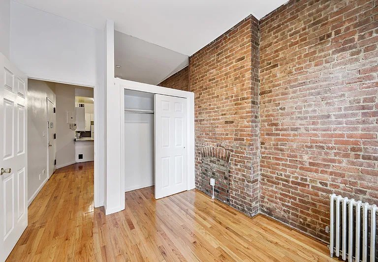 449 W 48th St #1E — Photo 4
