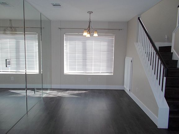 4th image of 9027 Edgeworth Pl