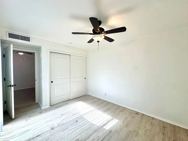 1 and 2 Bedroom Townhomes Near Downtown Tucson! Renovated with Off Street Parking! — Photo 11