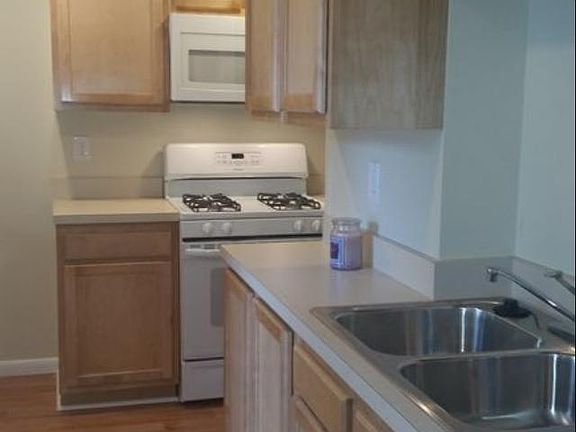 3rd image of 58 Syracuse St