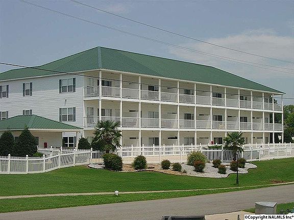 Gazebo to the left