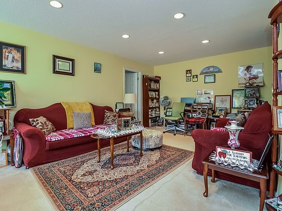 4th image of 5 Granada Cres APT 4