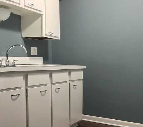 4th image of 300 Forest Park Dr