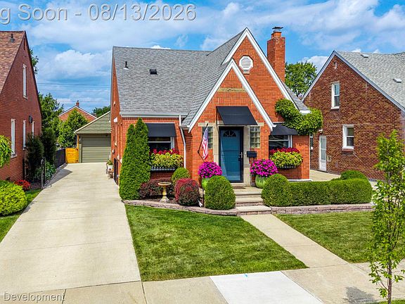 3rd image of 2320 Fort Park Blvd