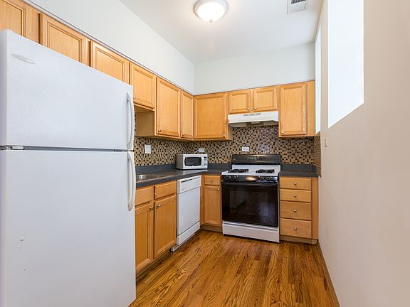 5th image of 1705 W Beach Ave
