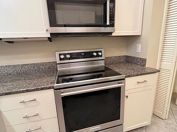 4th image of 10764 Regent Cir #502