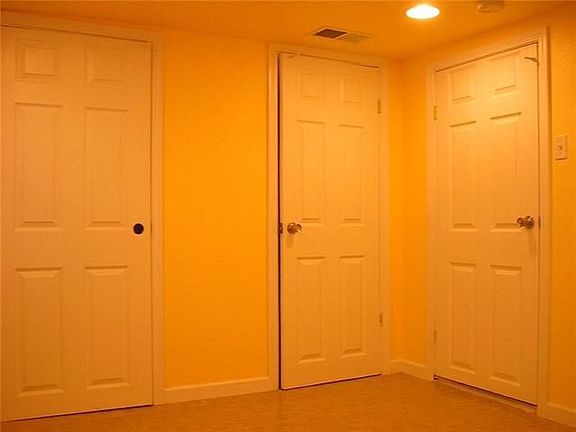 4th image of 33B Fontainebleau Dr #B