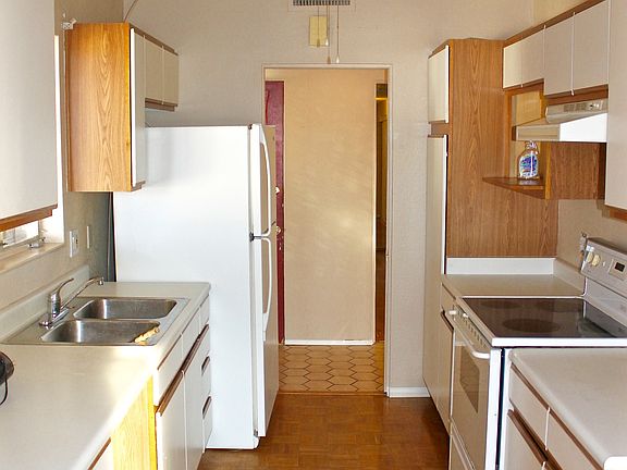 2nd image of 1405 Margaret Ave