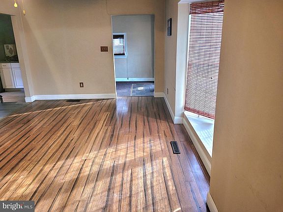 4th image of 207 Gunning Bedford Dr