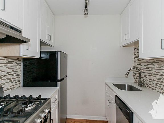 5th image of 2530 W Leland Ave #C05
