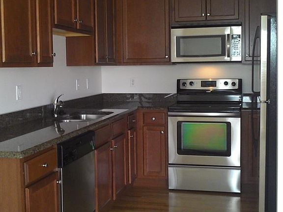 2nd image of 852 W Trailcreek Dr