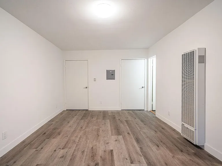 1011 San Julian St #204 — Photo 11
