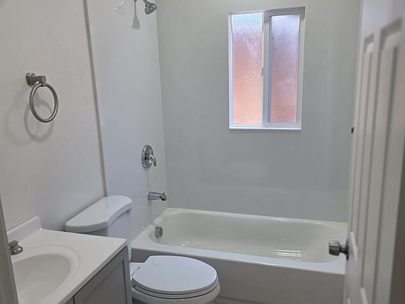 3rd image of 424 B St APT 8