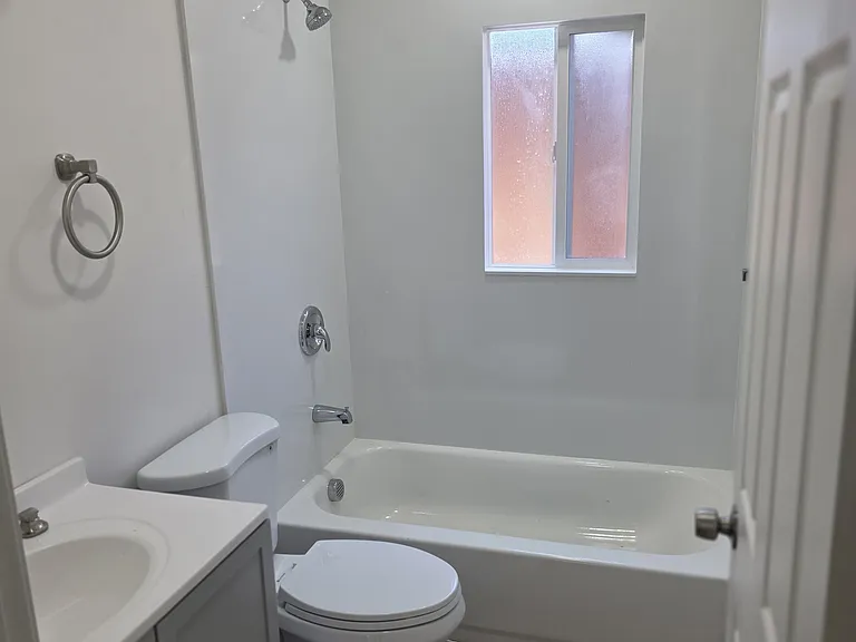 424 B St #8 — Photo 4