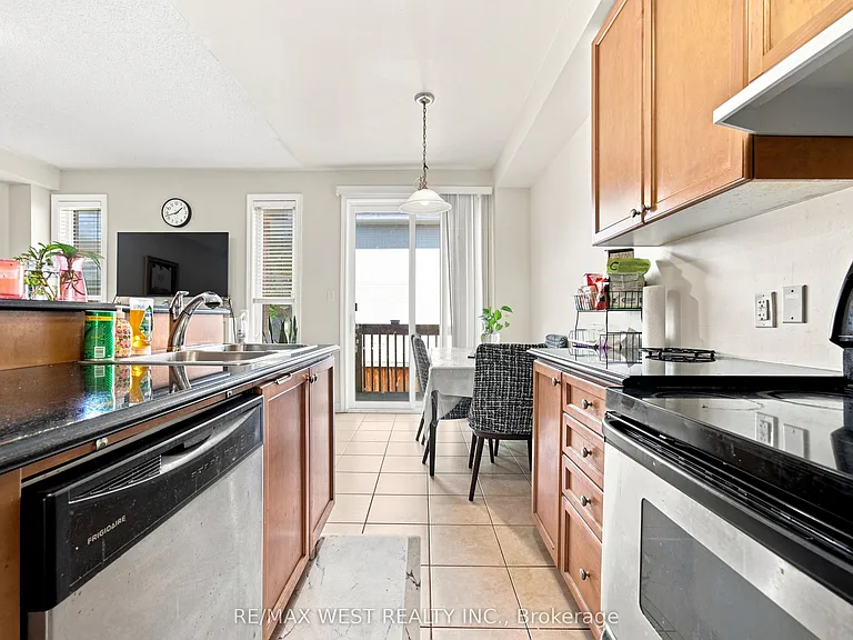35 Sky Harbour Dr — Photo 12