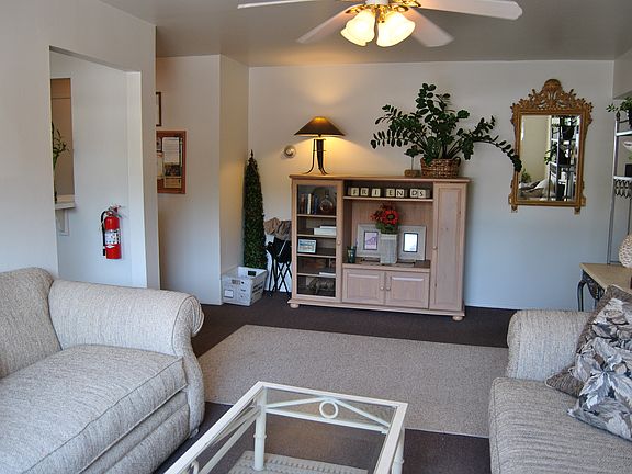 STANDARD 2 BEDROOM LIVINING ROOM