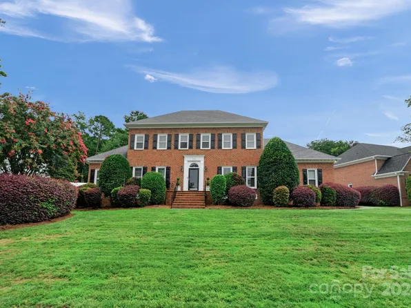 9400 Tresanton Dr, Charlotte, NC 28210