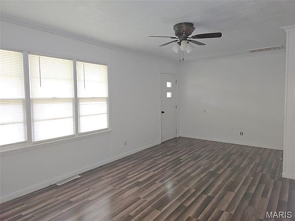 2nd image of 801 N Poplar St