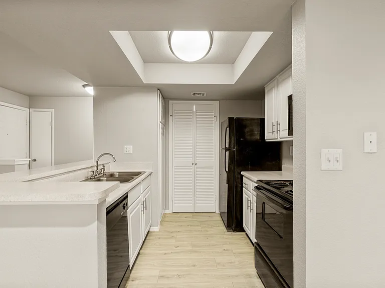 Waterside Apartments Tulsa — Photo 2