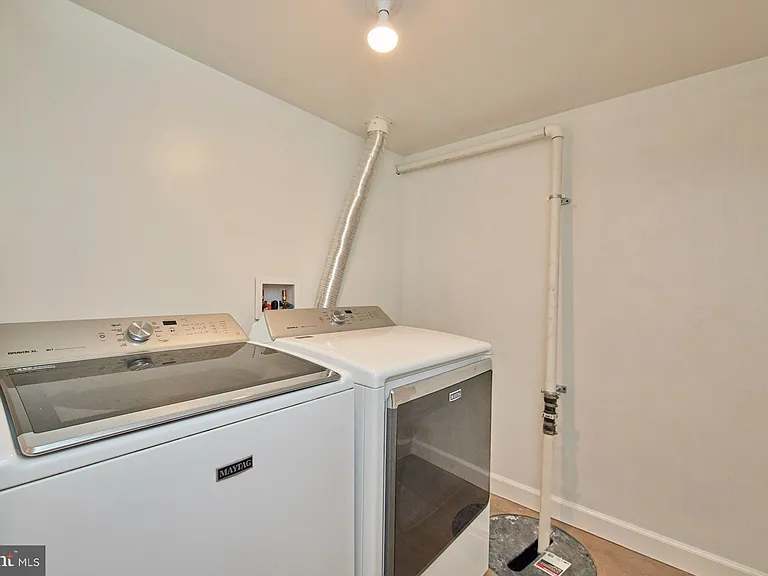 2123 N Early St — Photo 2