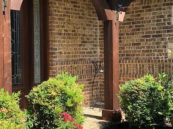3rd image of 7404 Willow Oak Ln
