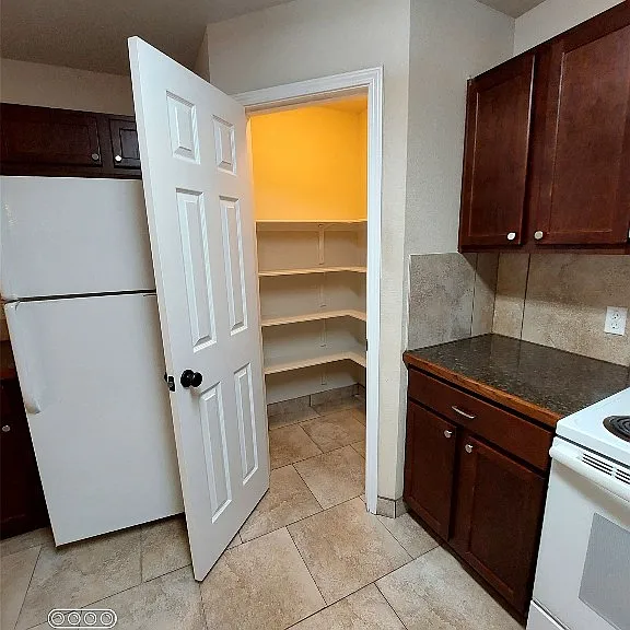 2503 Oak Ln — Photo 18