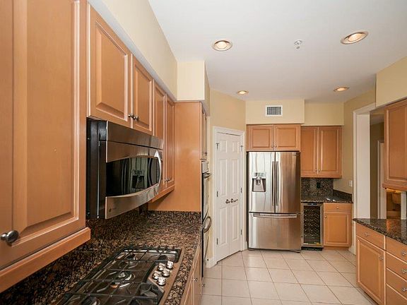 5th image of 662 Harbor Blvd Unit 610
