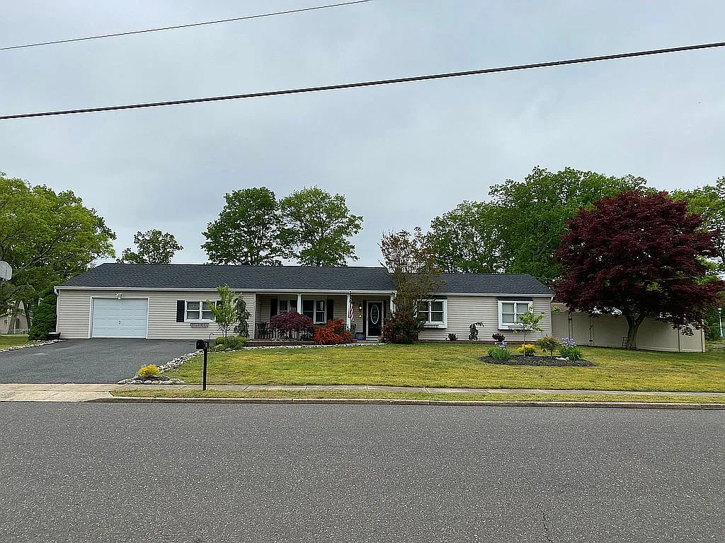 17 Upper Pennsylvania Ave photo 1