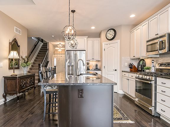 4th image of 3804 Foresta Grand Dr