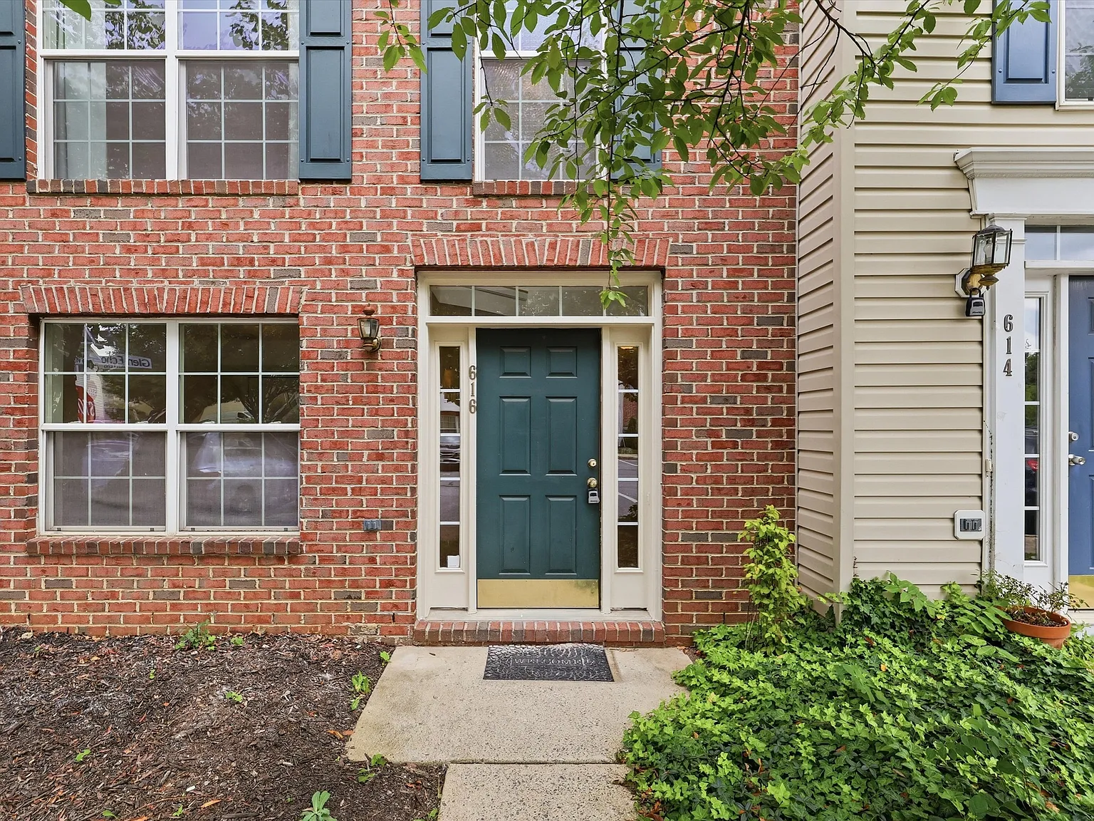 4 bed, 2.5 bath, 2040 sqft, $2,500 — Photo 2