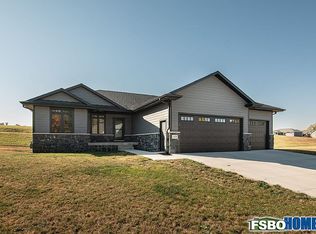 874 Amara Ct, Peosta, IA 52068