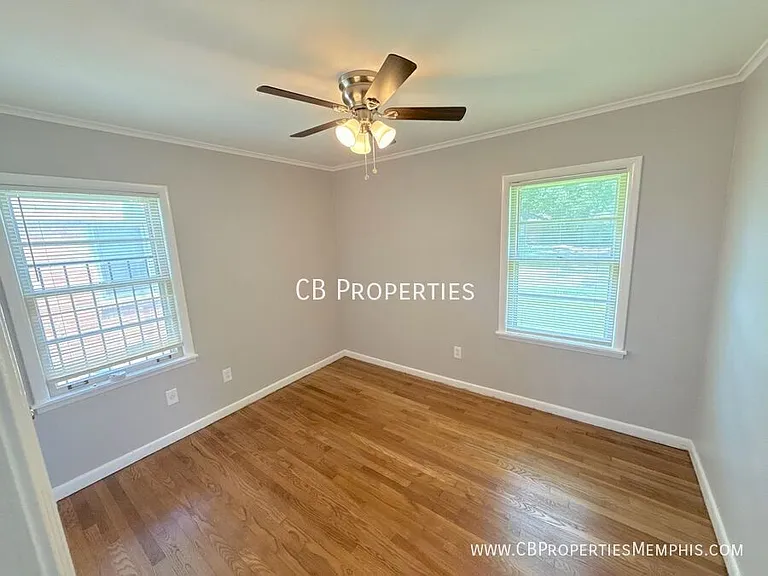 1711 Myrna Ln — Photo 3