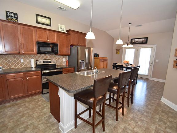 5th image of 2581 Rockaway Pl