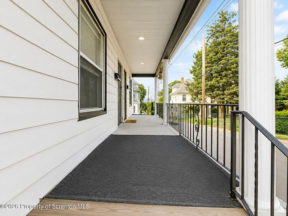 3rd image of 747-749 Roberts Ct