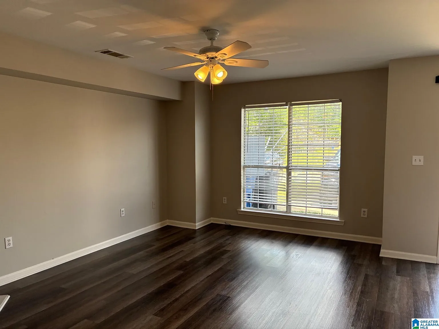 2 bed, 2.5 bath, $1,400 — Photo 3