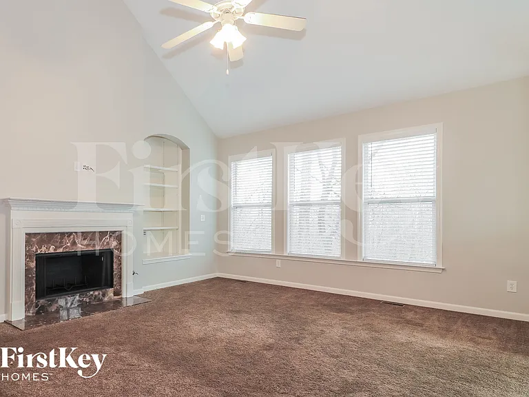 677 Longwood Pl — Photo 13