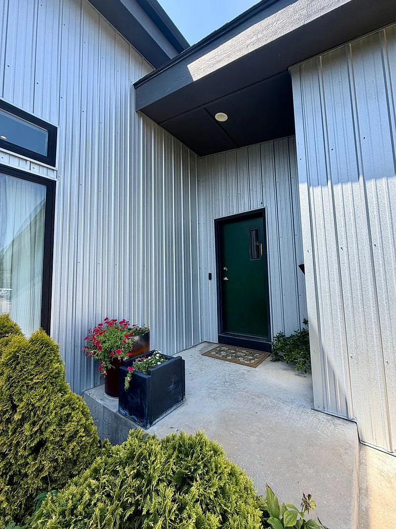 Contemporary 2 bedroom, 2.5 bath home in the heart of Route 66. — Photo 3