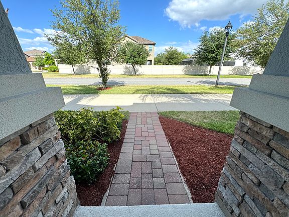5th image of 7548 Summerlake Groves St